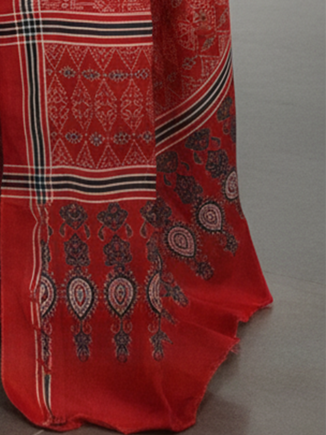 Zamuna Women Red Satin Crepe Geometric Digital Print Saree – Bold Elegance for Every Occasion