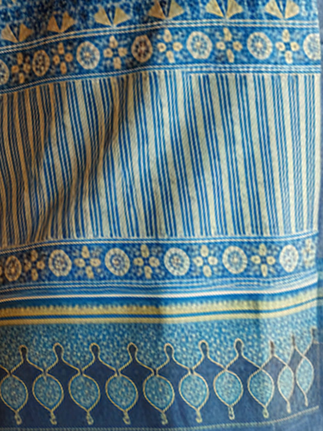 Zamuna Women Blue Satin Crepe Geometric Digital Print Saree – Modern Elegance with Timeless Charm