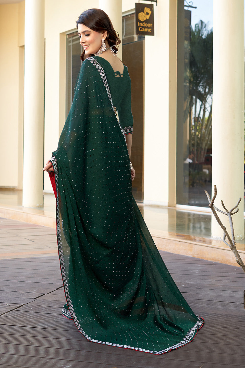 Zamuna Women Green Georgette Solid Diamond Saree – Subtle Glamour in Refreshing Green