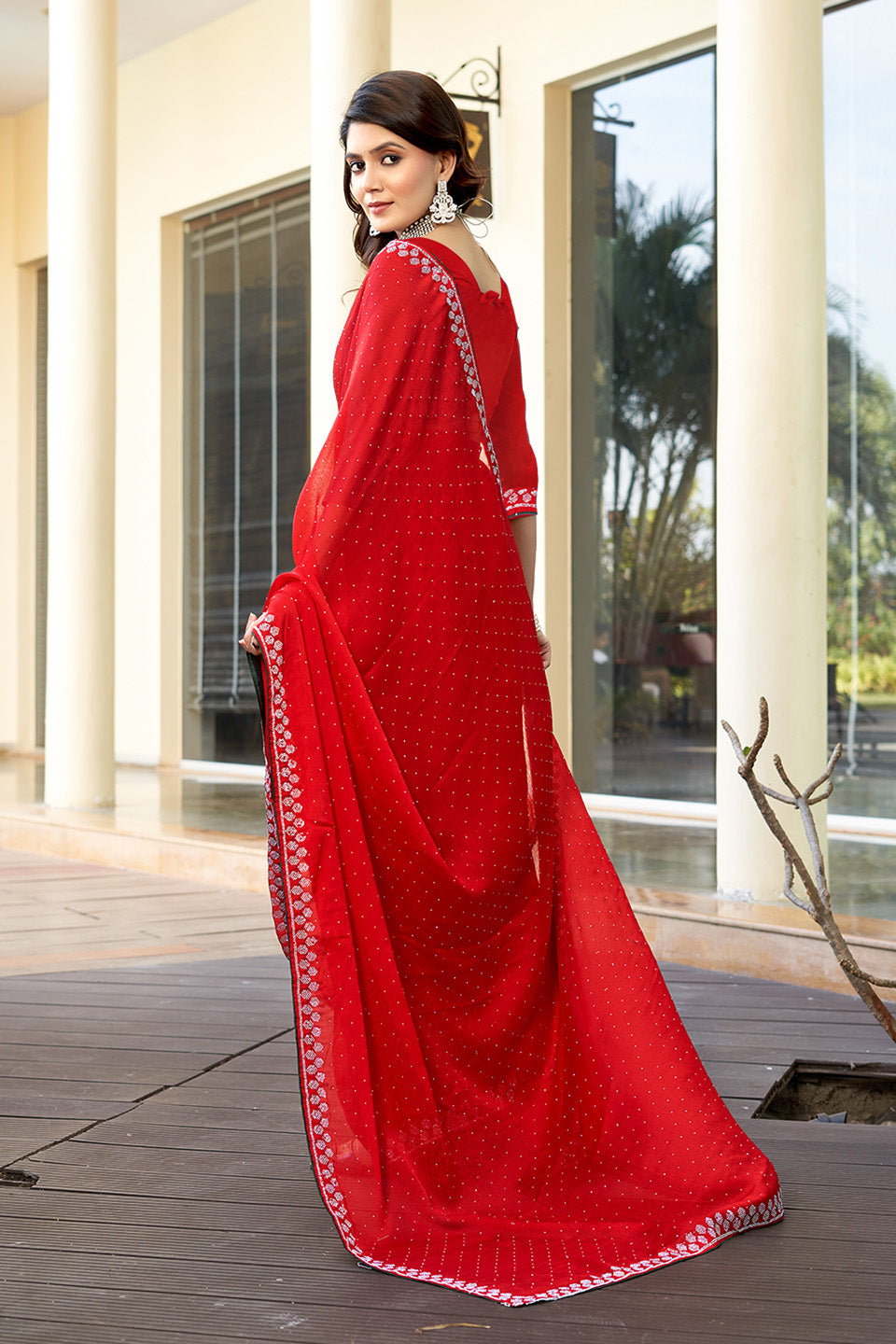 Zamuna Women Red Georgette Solid Diamond Saree – Bold Elegance in Vibrant Red