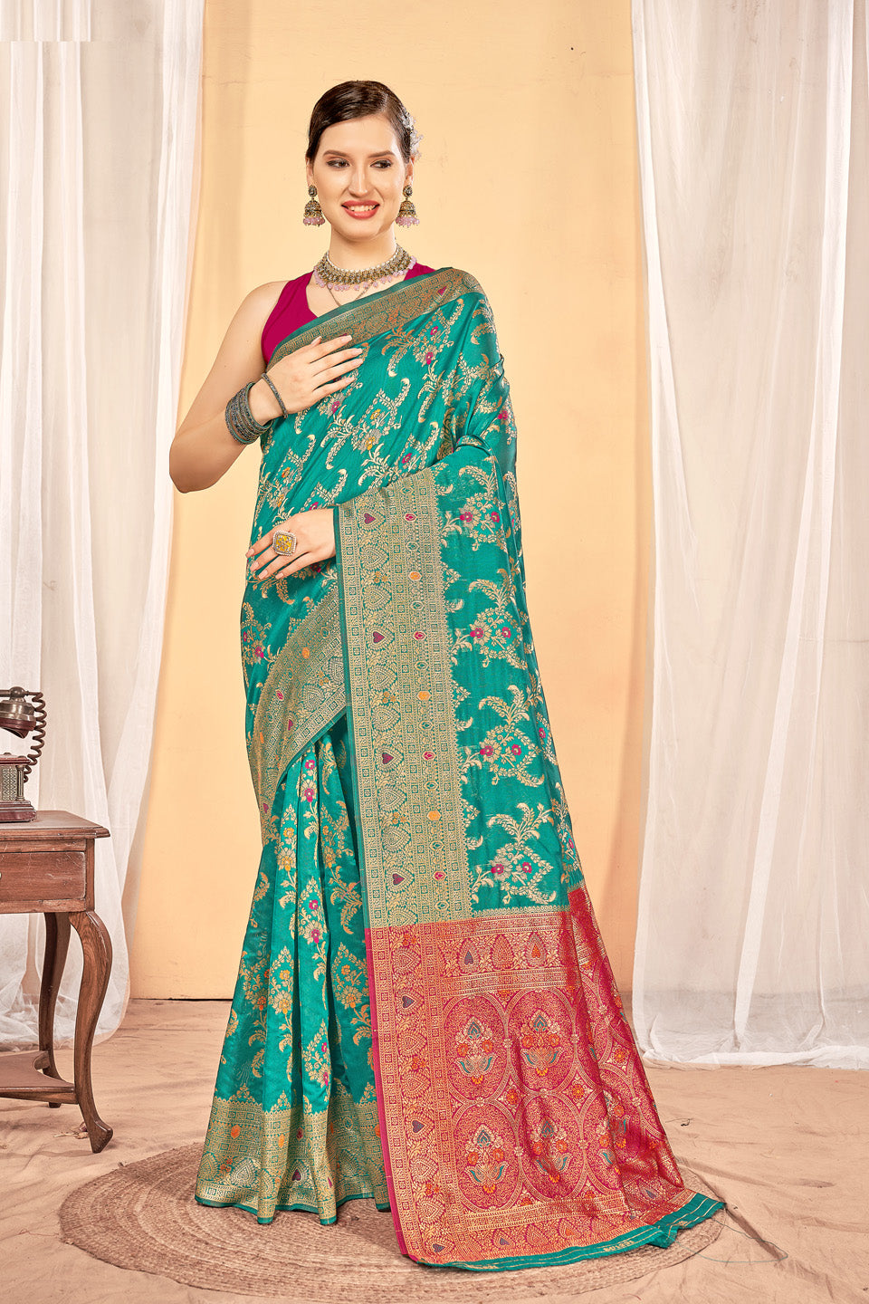 Zamuna Women Green Silk Floral Woven Saree – Timeless Charm in Elegant Green