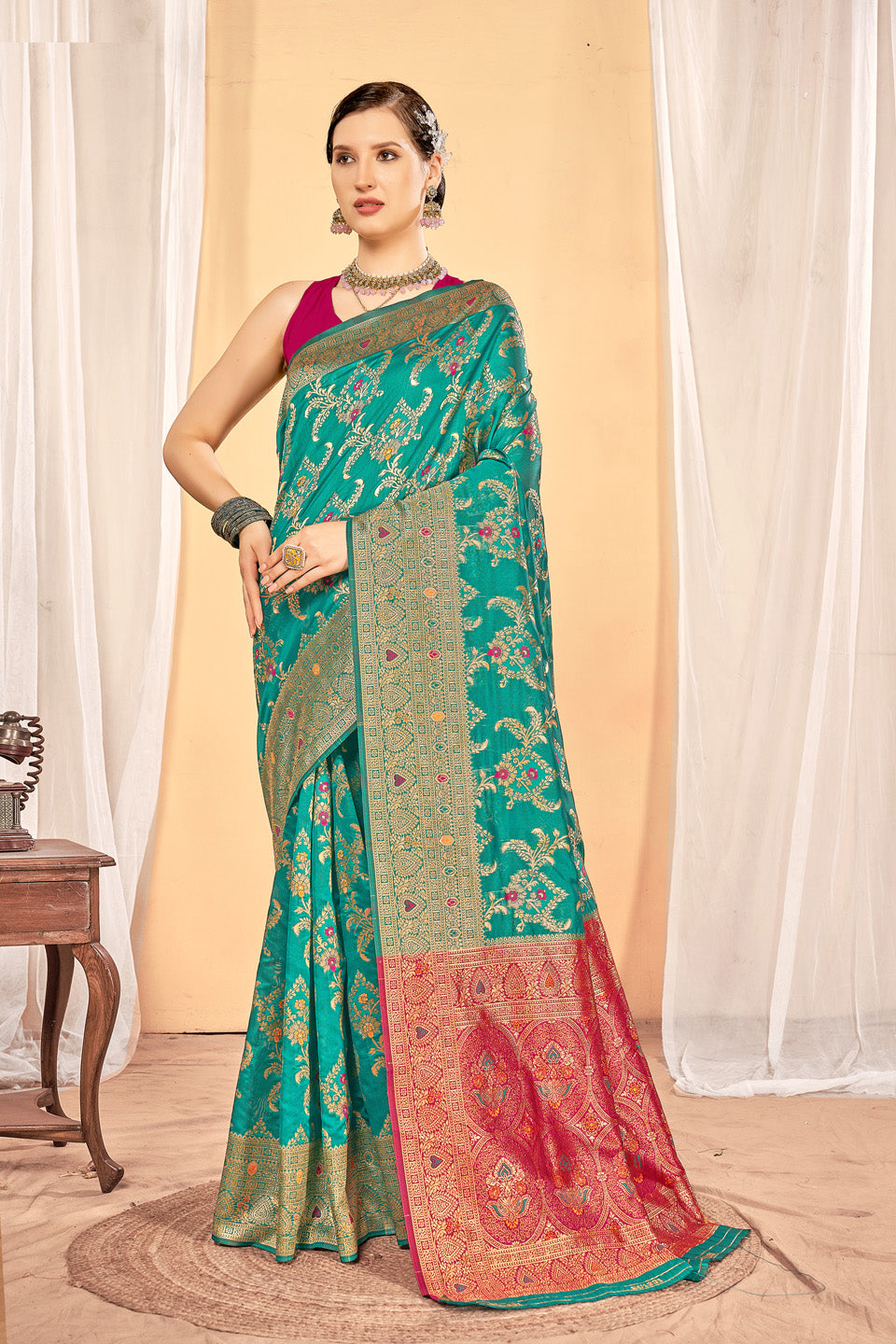 Zamuna Women Green Silk Floral Woven Saree – Timeless Charm in Elegant Green