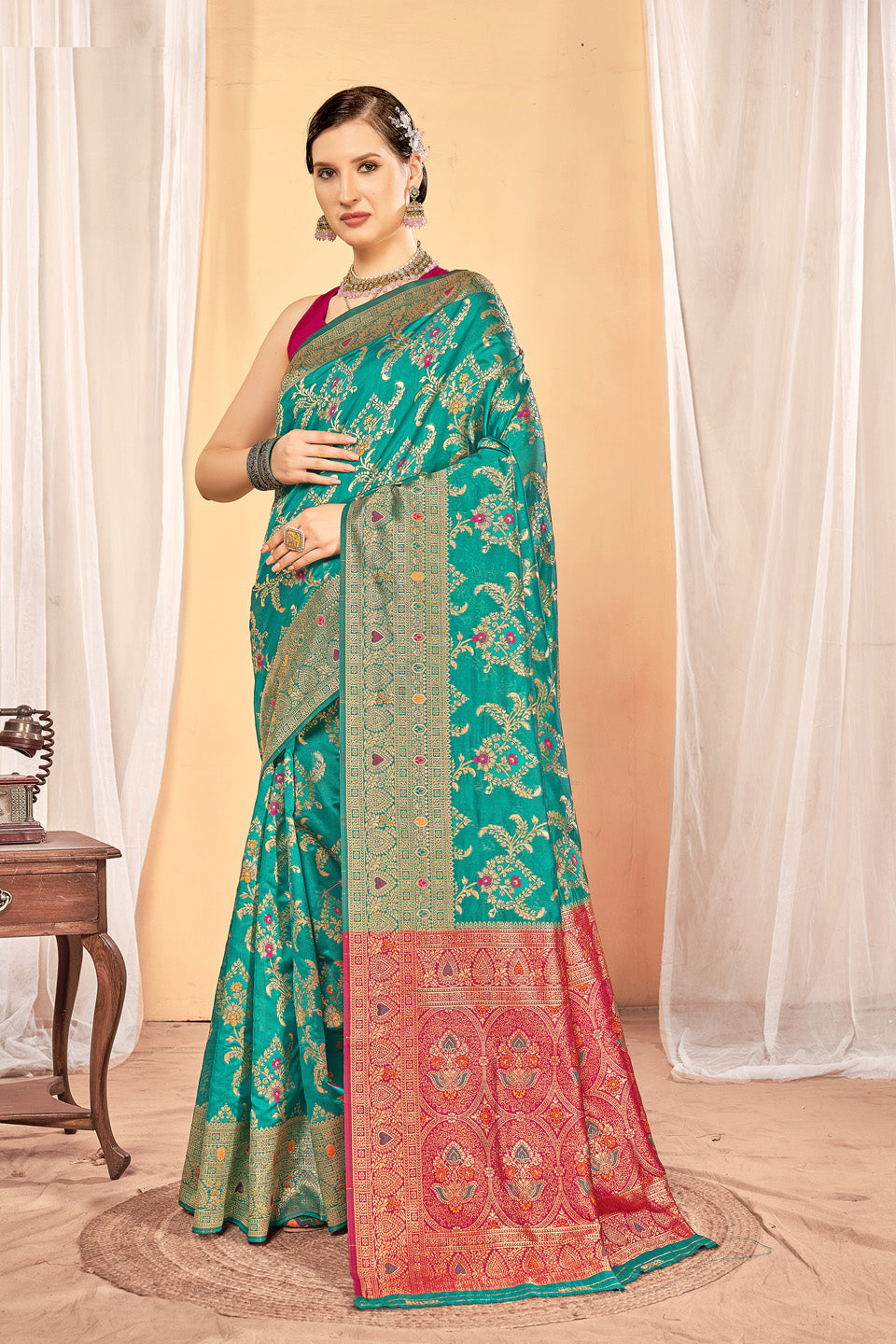 Zamuna Women Green Silk Floral Woven Saree – Timeless Charm in Elegant Green