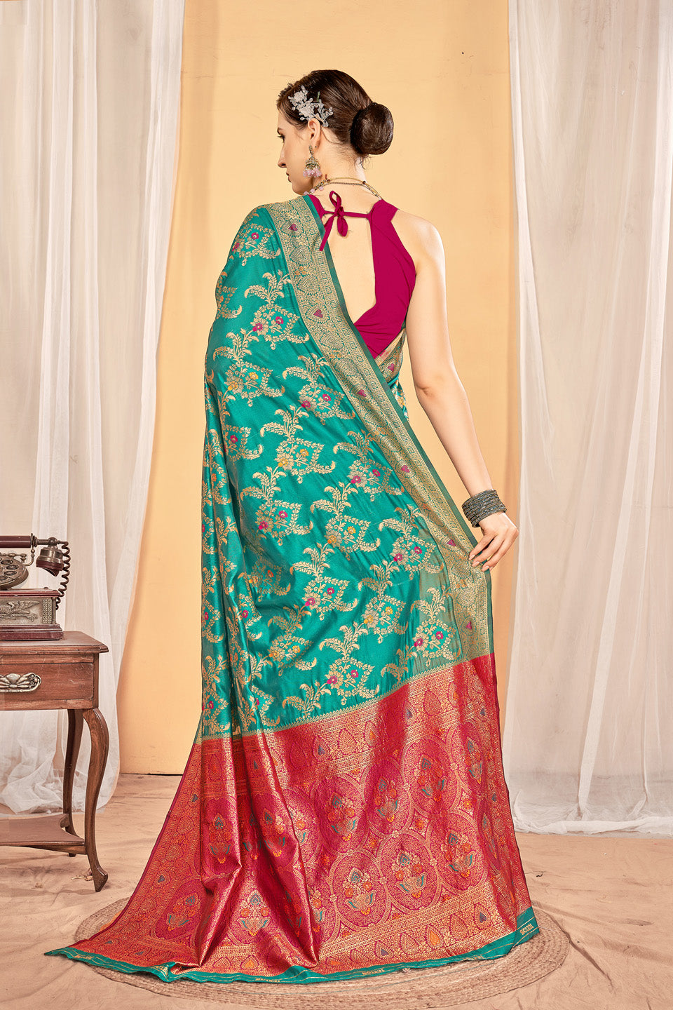 Zamuna Women Green Silk Floral Woven Saree – Timeless Charm in Elegant Green
