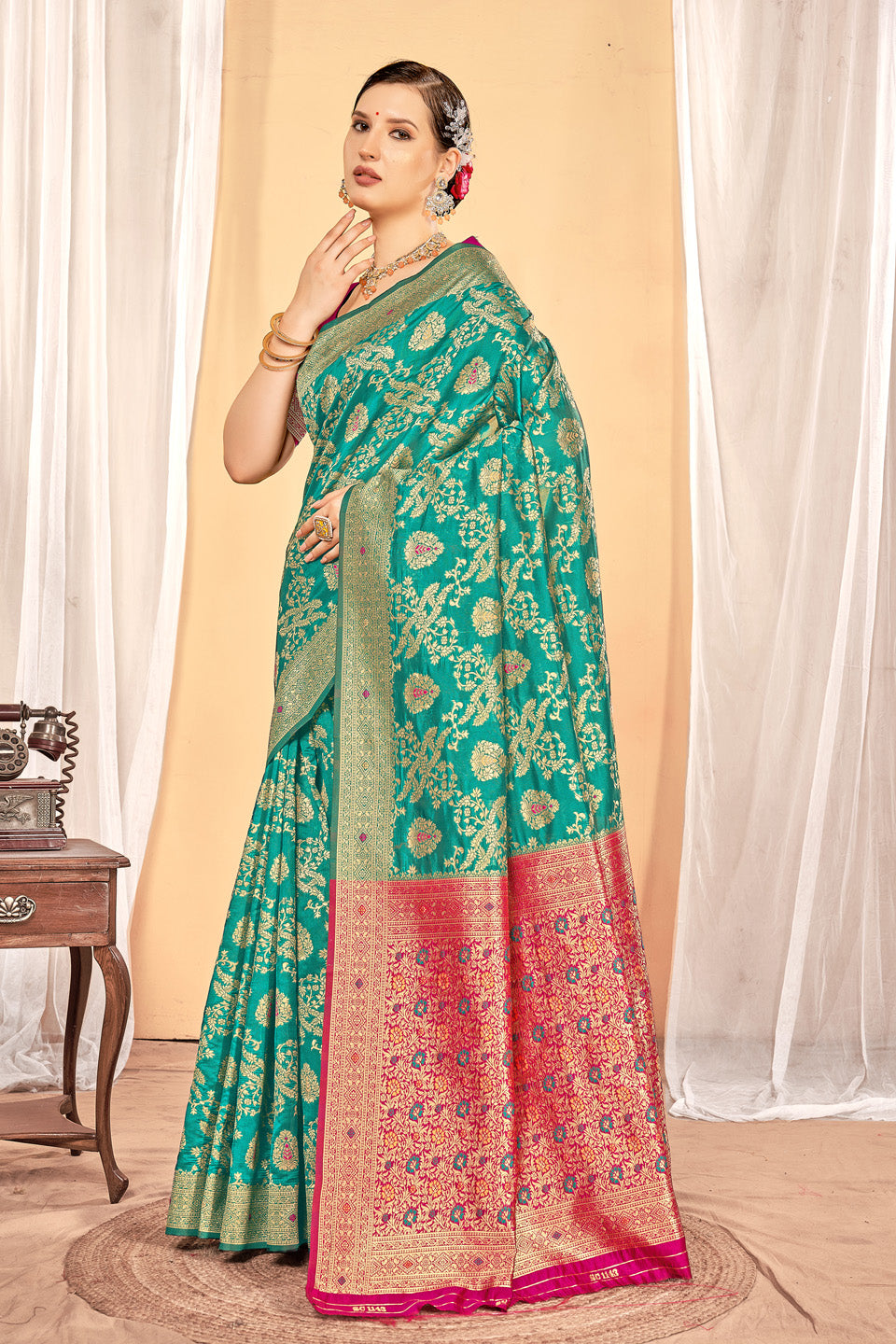 Zamuna Women Light Green Silk Floral Woven Saree – Fresh Elegance in Pastel Green