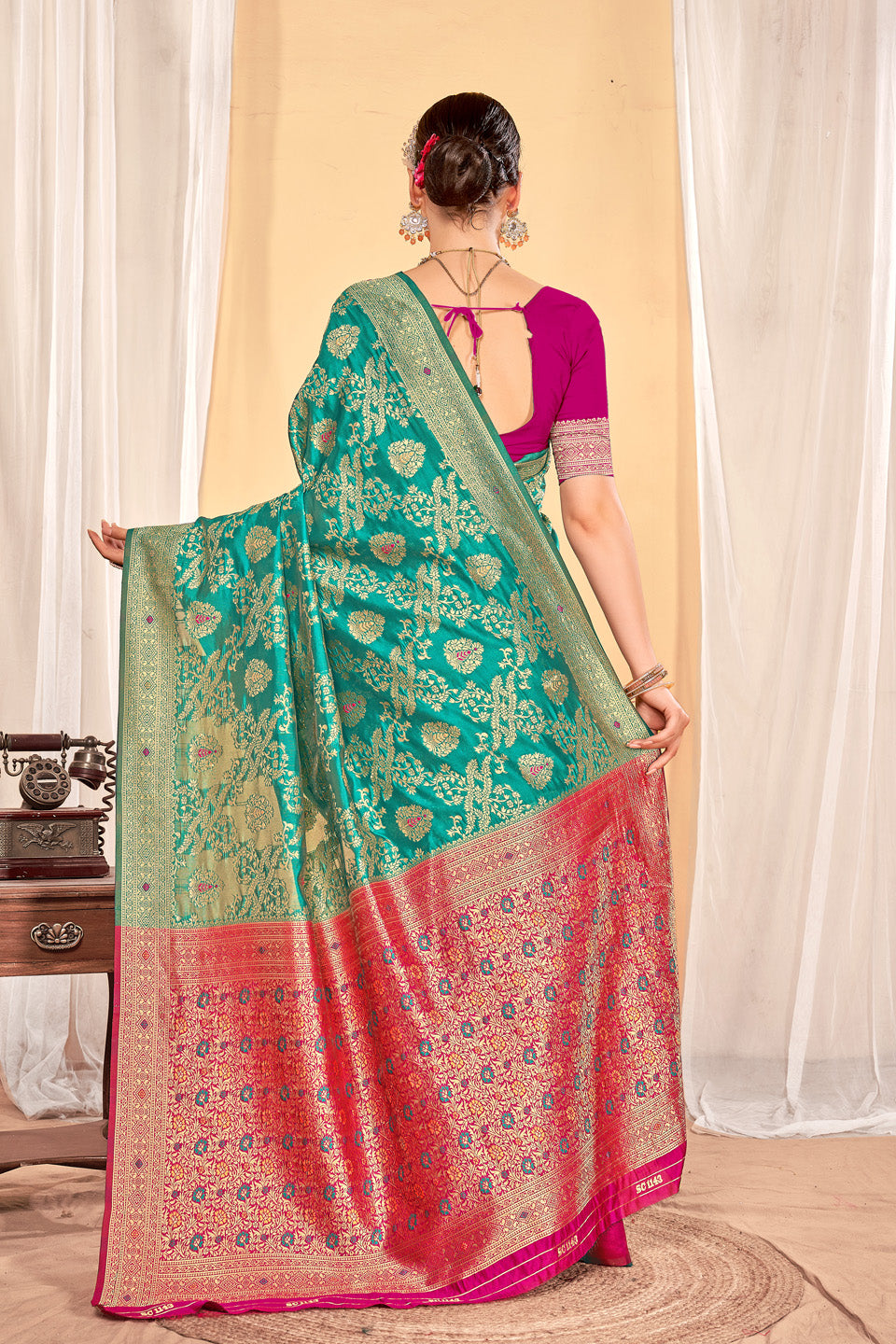 Zamuna Women Light Green Silk Floral Woven Saree – Fresh Elegance in Pastel Green