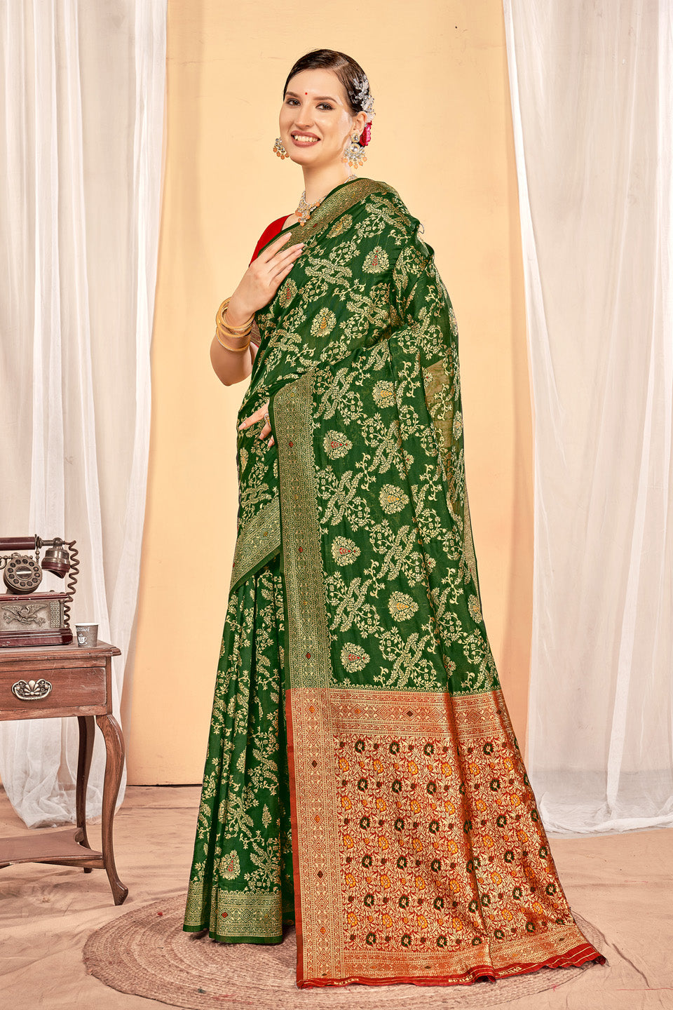 Zamuna Women Green Silk Floral Woven Saree – Elegant Charm in Vibrant Green