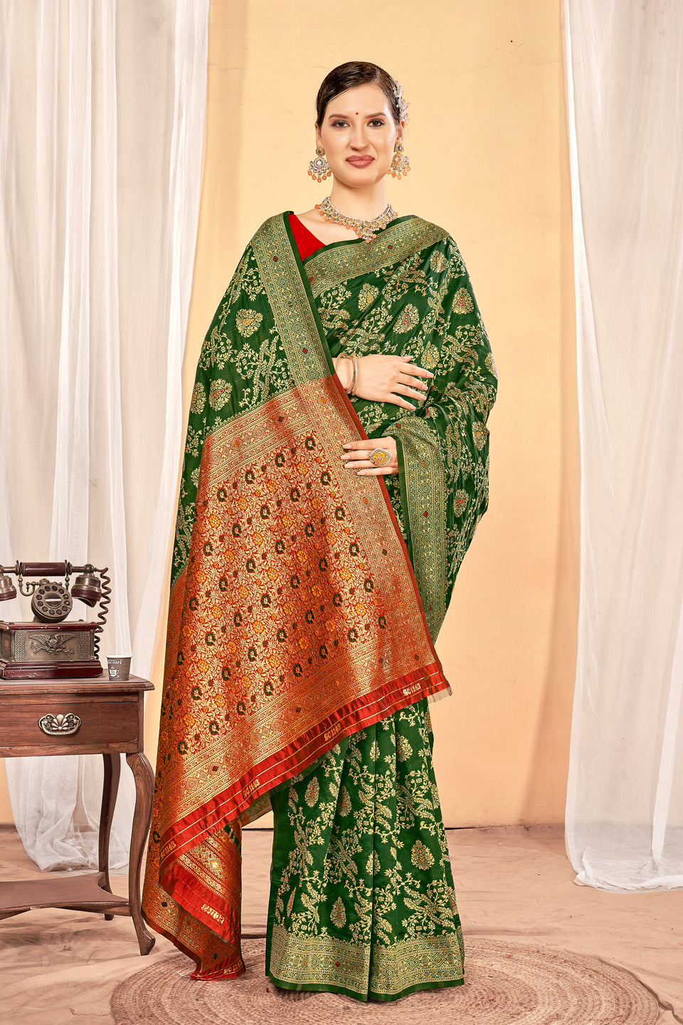 Zamuna Women Green Silk Floral Woven Saree – Elegant Charm in Vibrant Green