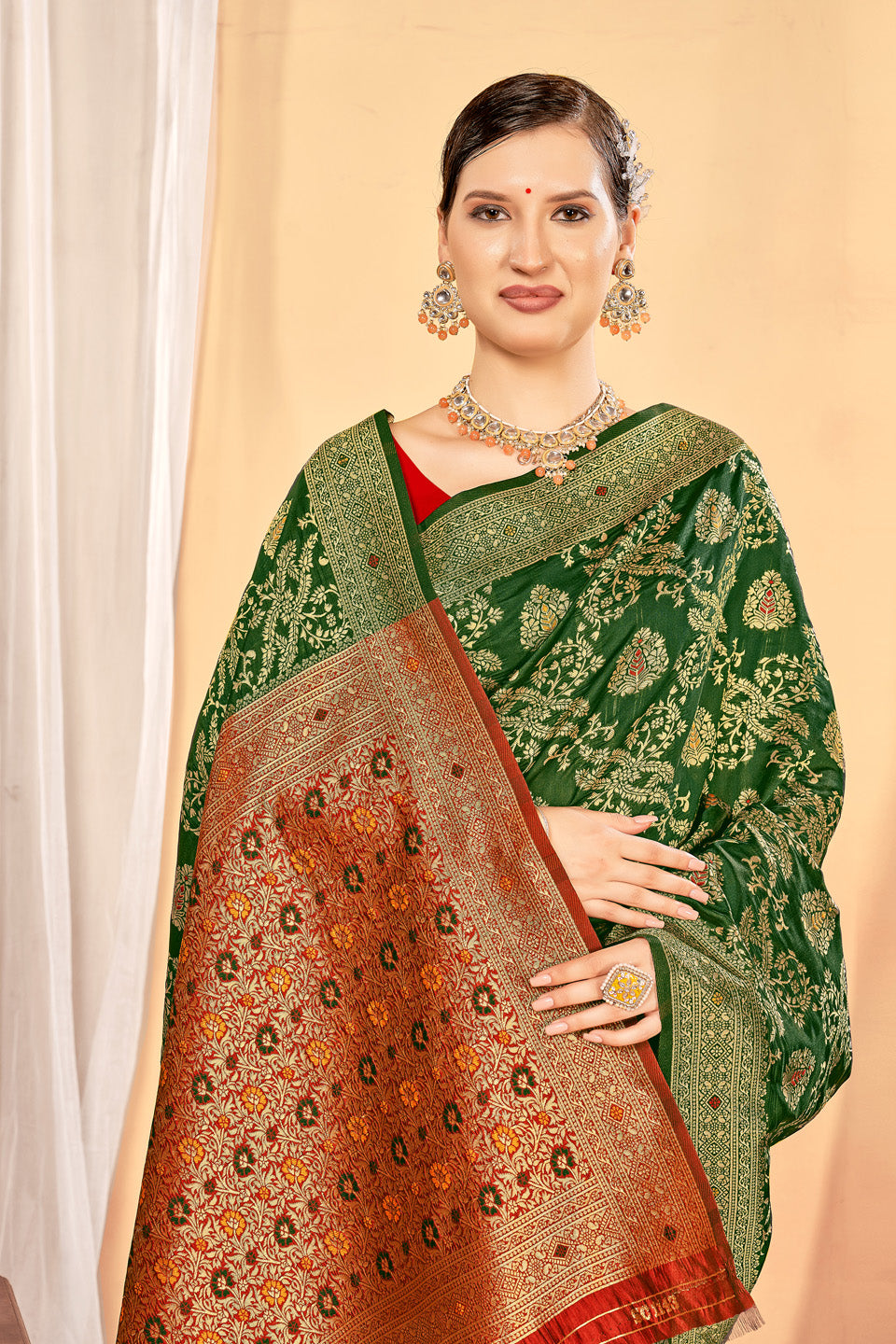 Zamuna Women Green Silk Floral Woven Saree – Elegant Charm in Vibrant Green
