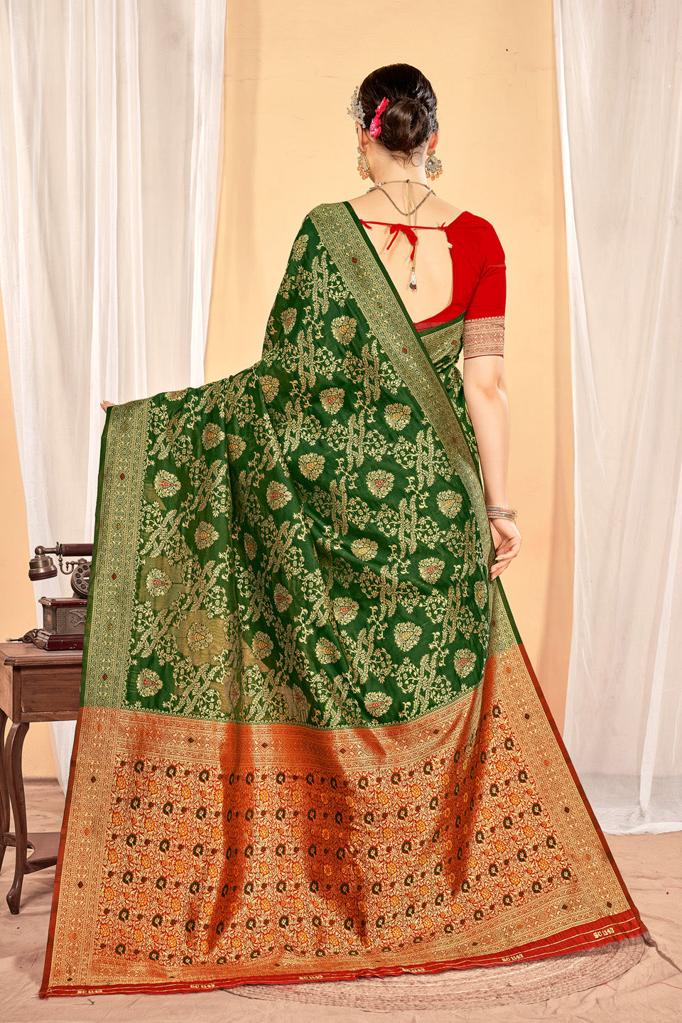 Zamuna Women Green Silk Floral Woven Saree – Elegant Charm in Vibrant Green