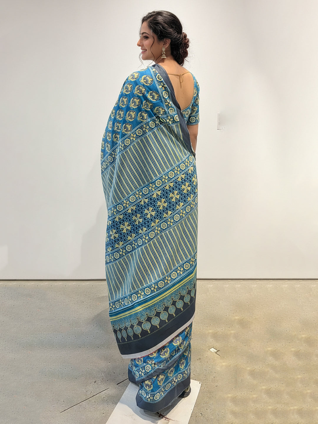 Zamuna Women Blue Satin Crepe Geometric Digital Print Saree – Modern Elegance with Timeless Charm