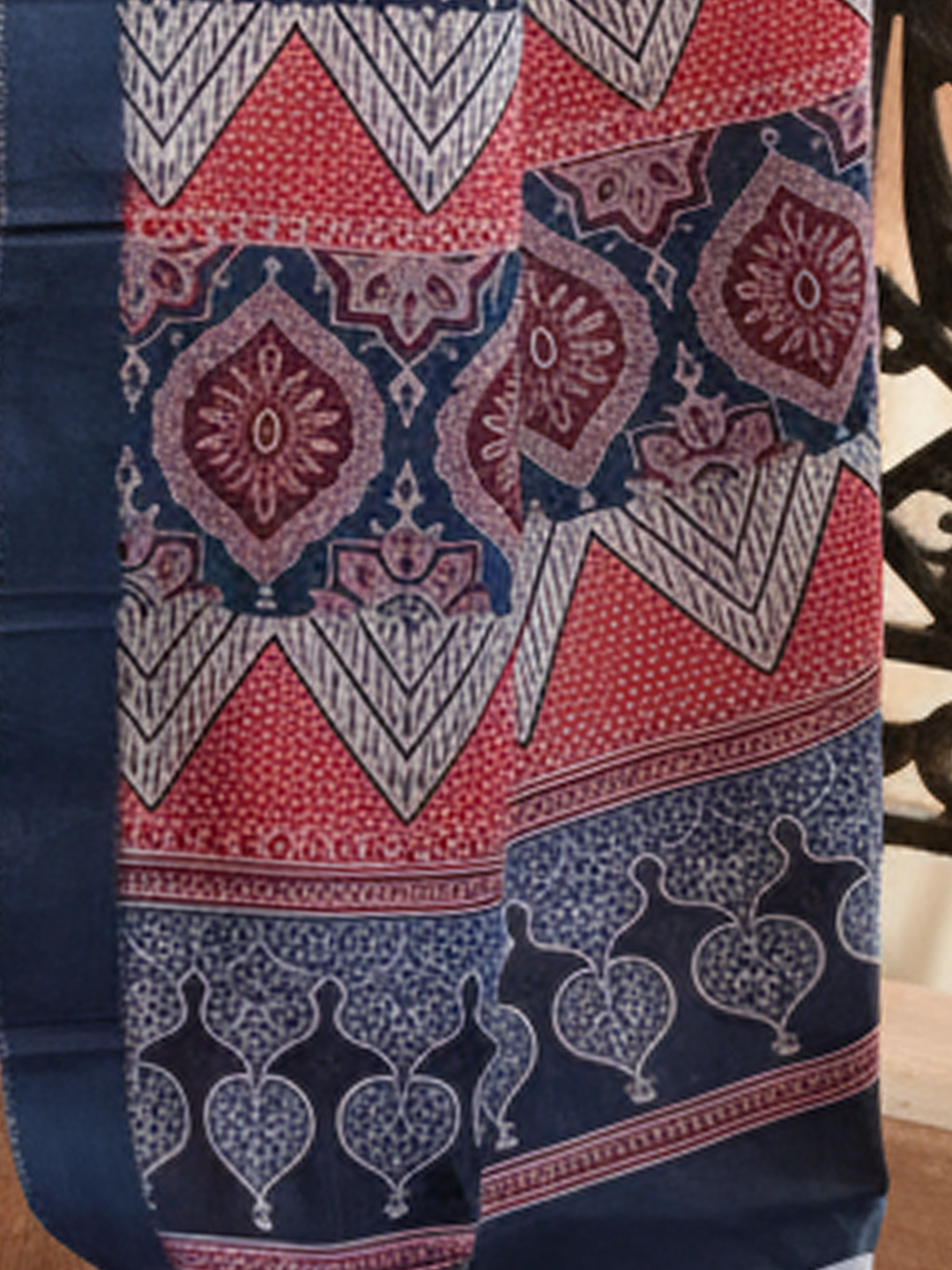 Zamuna Women Dark Blue Satin Crepe Geometric Digital Print Saree – Bold Elegance with Modern Flair